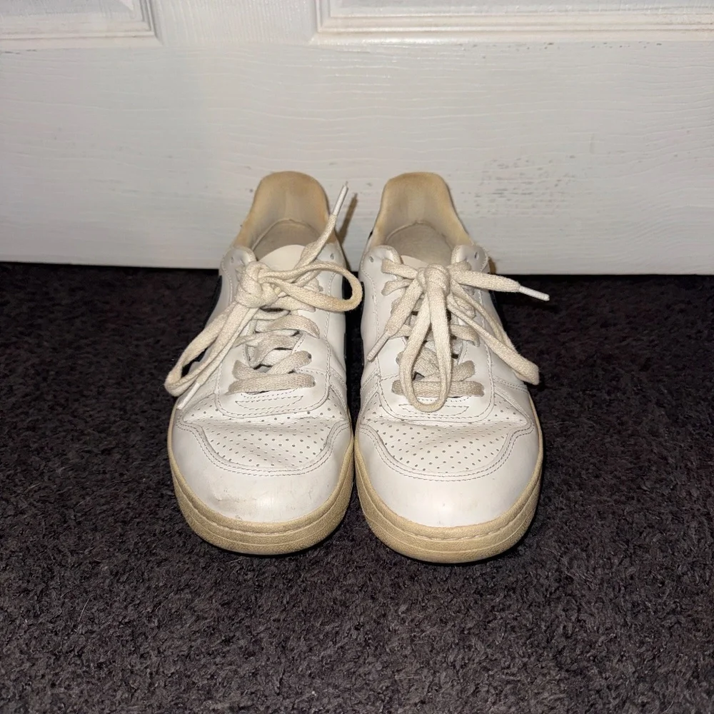 Veja Leather Sneakers - Women's size 8 - Picture 3 of 6